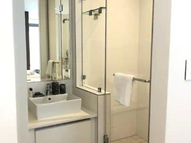Unfurnished 2 Bedroom 2 Bathroom Apartment - Photo 9