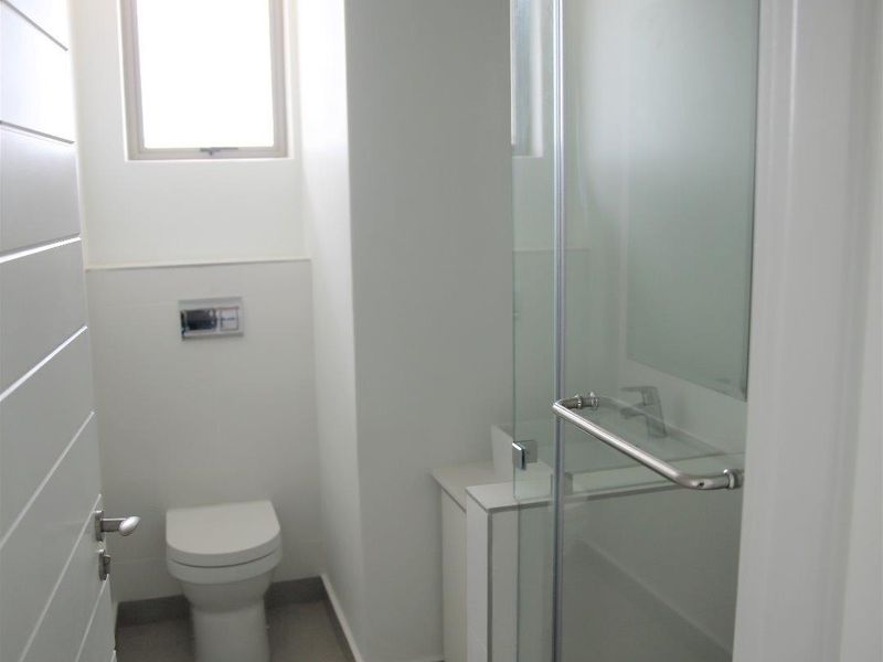 Unfurnished 2 Bedroom 2 Bathroom Apartment - Photo 10