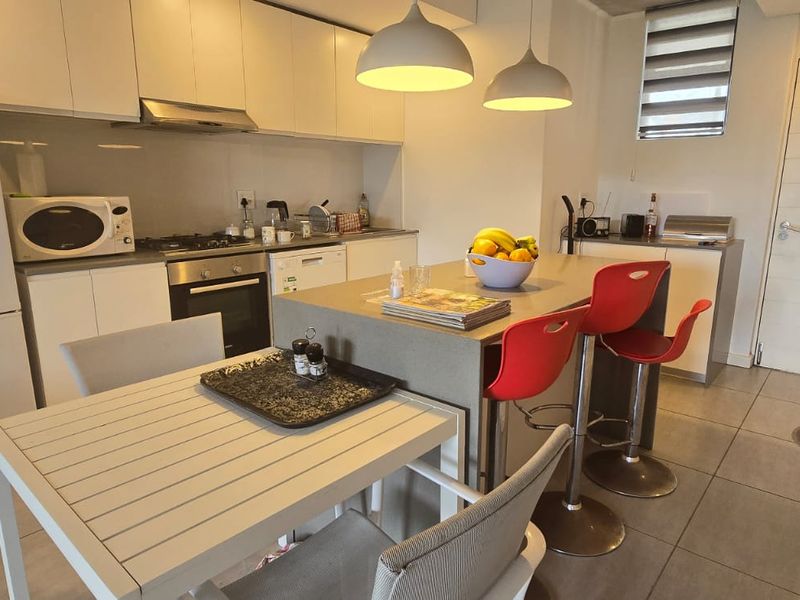 Furnished Two Bedroom Two Bathroom Apartment -To Let - Photo 3