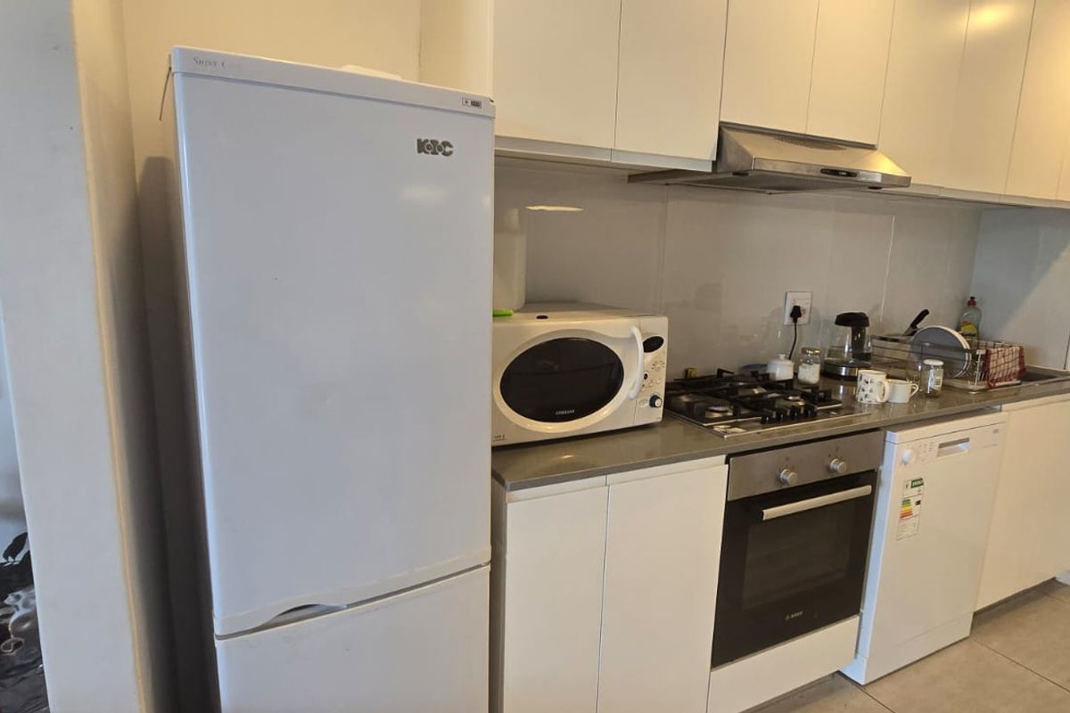 Furnished Two Bedroom Two Bathroom Apartment -To Let - Photo 2