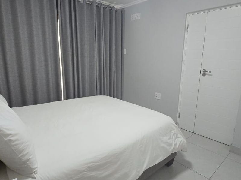 Furnished Two Bedroom Two Bathroom - Photo 9
