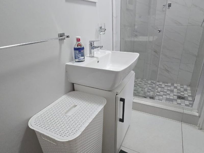 Furnished Two Bedroom Two Bathroom - Photo 10