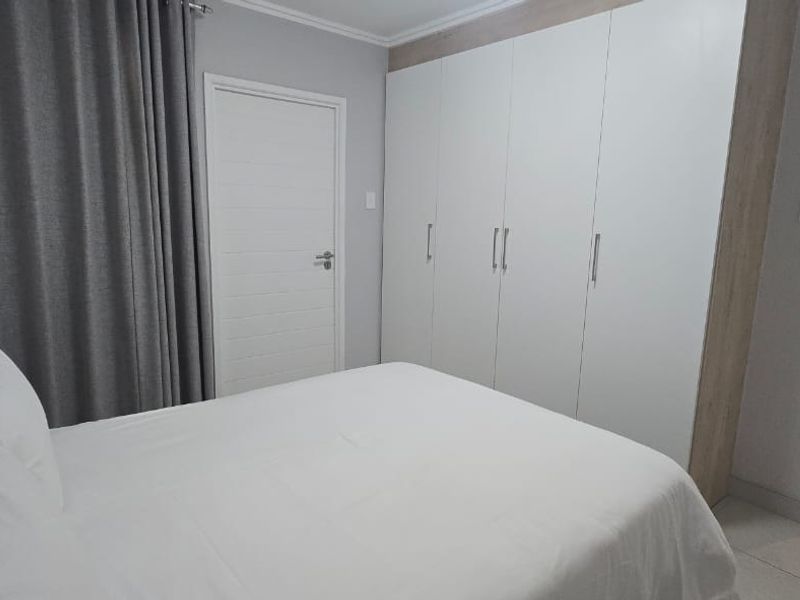 Furnished Two Bedroom Two Bathroom - Photo 8