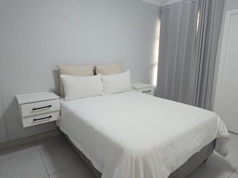 Furnished Two Bedroom Two Bathroom - Photo 7