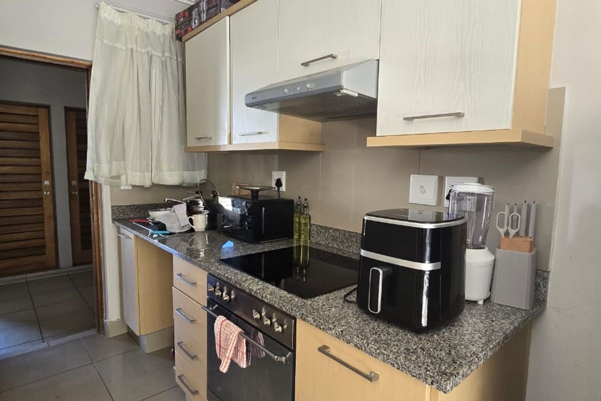 Prime Property - Two bedroom - Photo 2