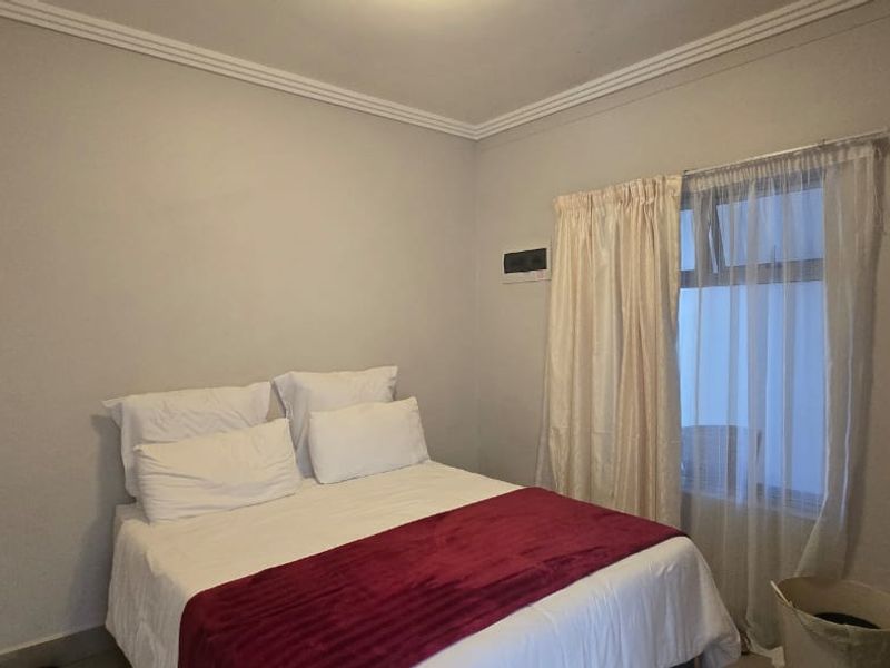 Prime Property - Two bedroom - Photo 7