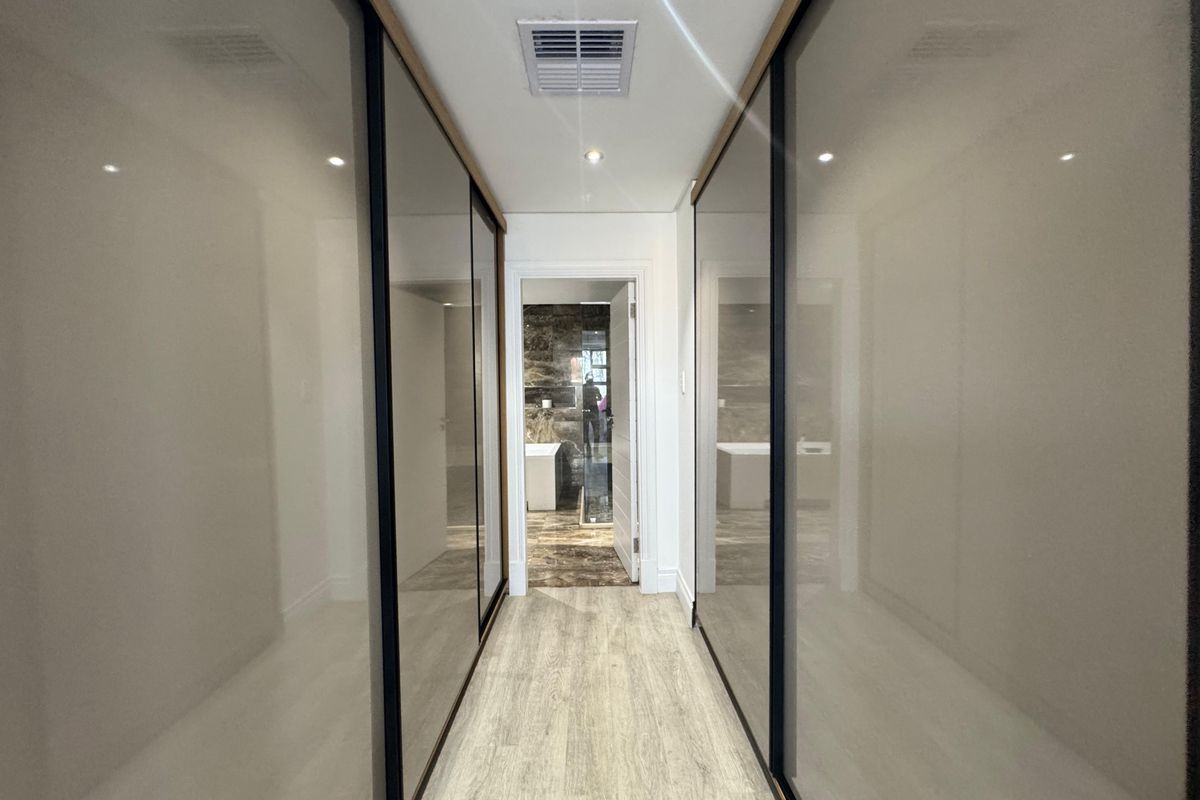 Luxurious 333 sqm Penthouse Garden Corner Apartment To Let. - Photo 4