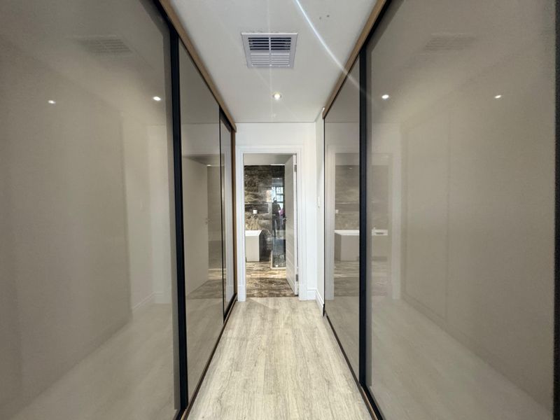 Luxurious 333 sqm Penthouse Garden Corner Apartment To Let. - Photo 4