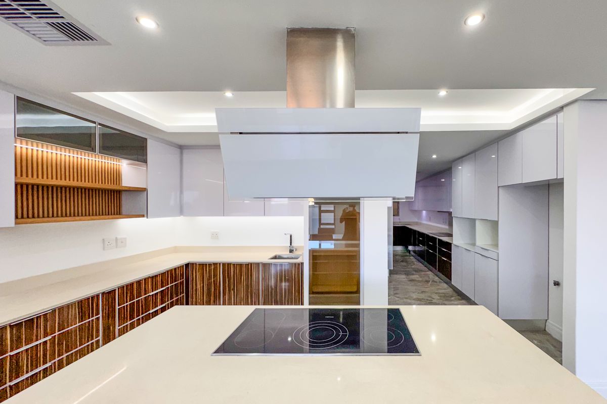 Luxurious 333 sqm Penthouse Garden Corner Apartment For Sale. - Photo 2