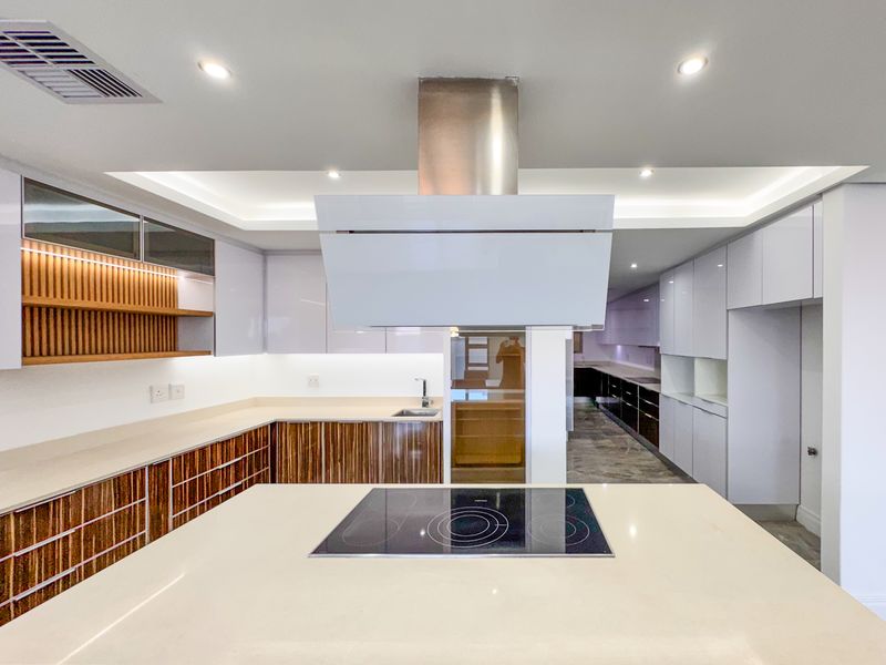Luxurious 333 sqm Penthouse Garden Corner Apartment For Sale. - Photo 2