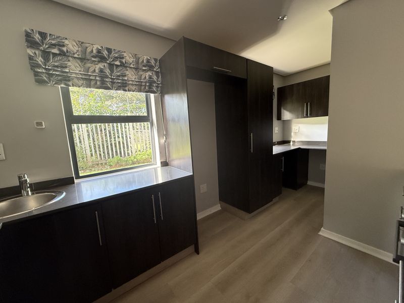 3 Bedroom 2 Bath Townhouse in The WoodlandS - Photo 7