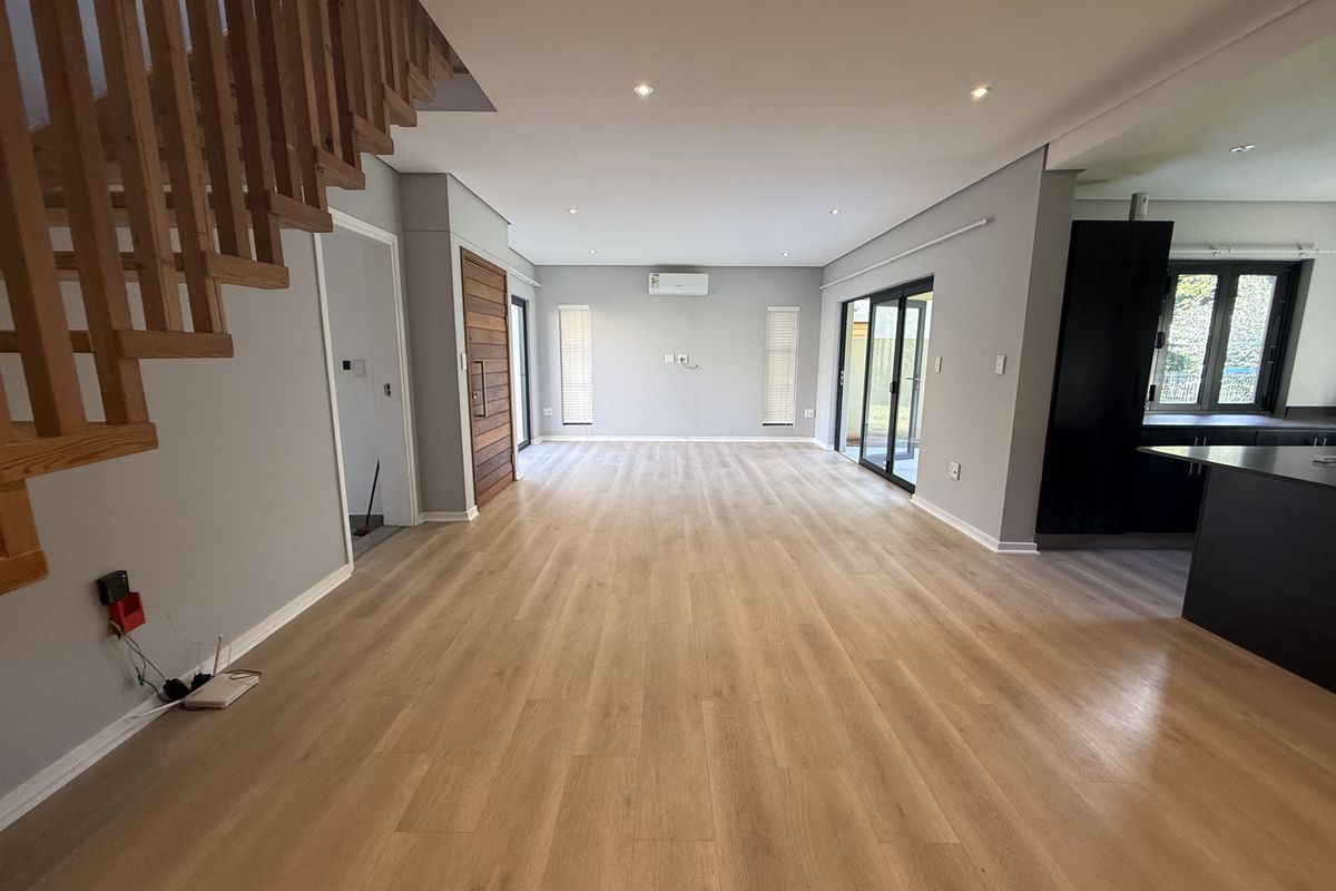 3 Bedroom 2 Bath Townhouse in The WoodlandS - Photo 3