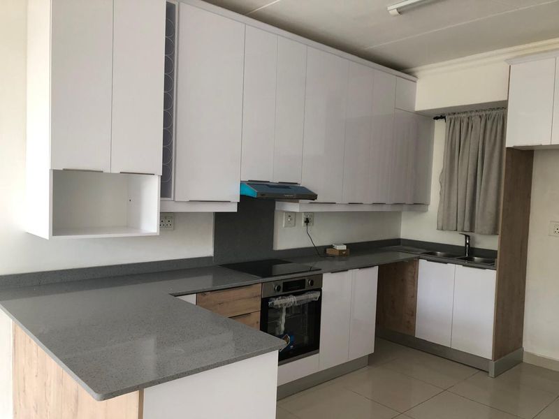 Newly renovated two bedro0m apartment available immediately - Photo 9
