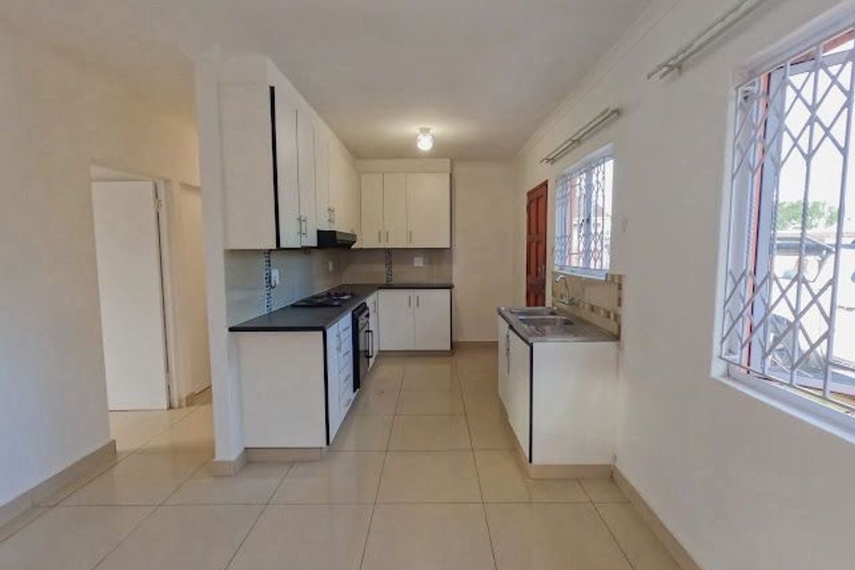 Contemporary 3 Bedroom Family Home on Expansive 1000m2 Property in Phoenix - Photo 3