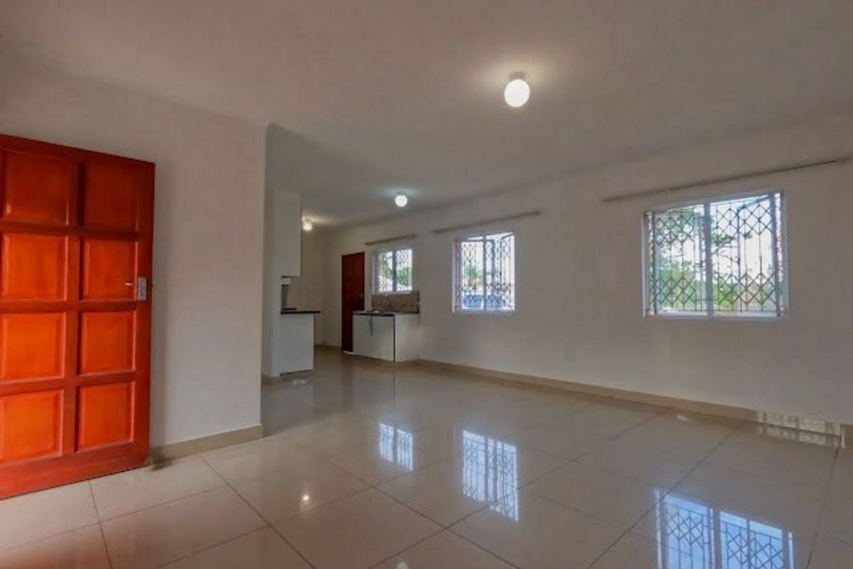 Contemporary 3 Bedroom Family Home on Expansive 1000m2 Property in Phoenix - Photo 2