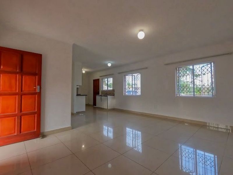 Contemporary 3 Bedroom Family Home on Expansive 1000m2 Property in Phoenix - Photo 2