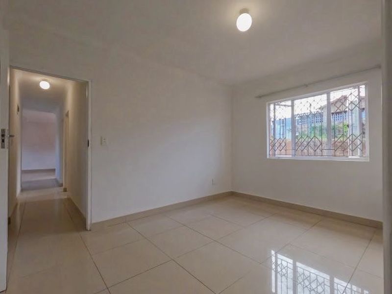 Contemporary 3 Bedroom Family Home on Expansive 1000m2 Property in Phoenix - Photo 9