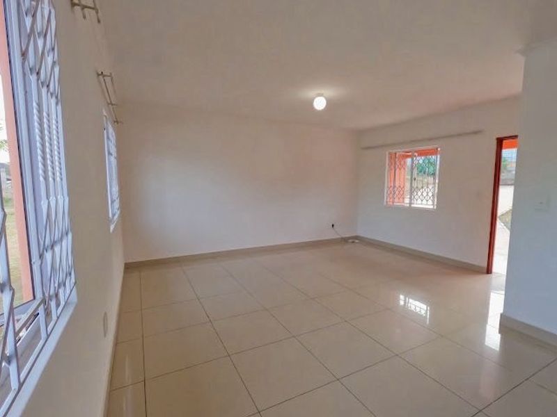 Contemporary 3 Bedroom Family Home on Expansive 1000m2 Property in Phoenix - Photo 6