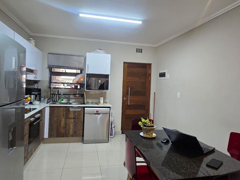 Apartment For Sale In Umhlanga - Photo 2