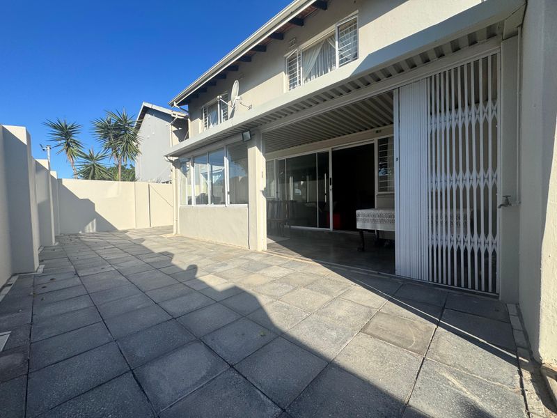 Spacious 4-Bedroom Duplex for Rent. - Photo 1