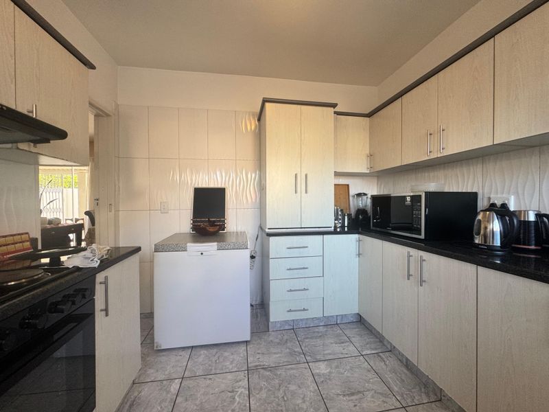 Spacious 4-Bedroom Duplex for Rent. - Photo 6