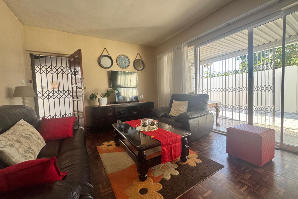 Spacious 4-Bedroom Duplex for Rent. - Photo 2