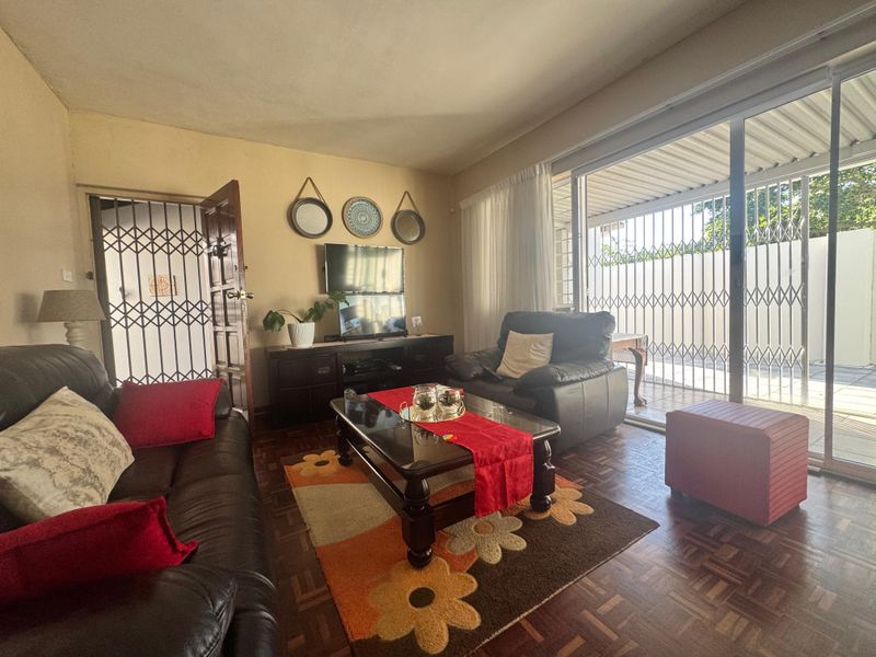 Spacious 4-Bedroom Duplex for Rent. - Photo 2