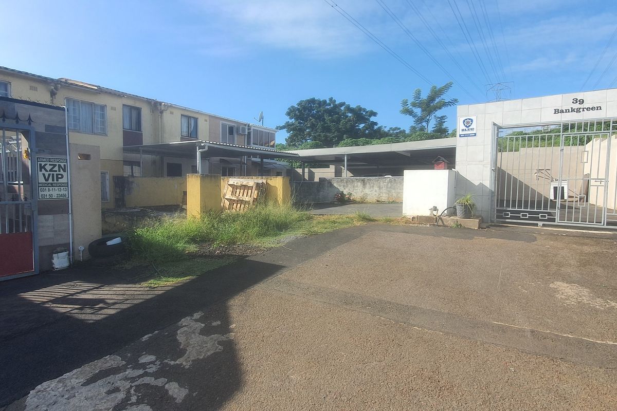 Three Bedroom Duplex Above Road Level and Spacious Yard in Greenbury For Sale - Photo 2