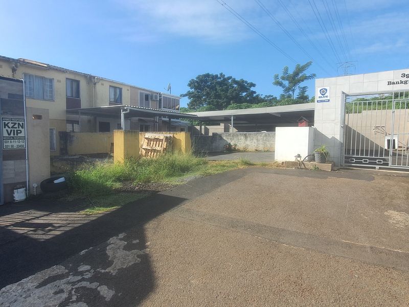 Three Bedroom Duplex Above Road Level and Spacious Yard in Greenbury For Sale - Photo 2