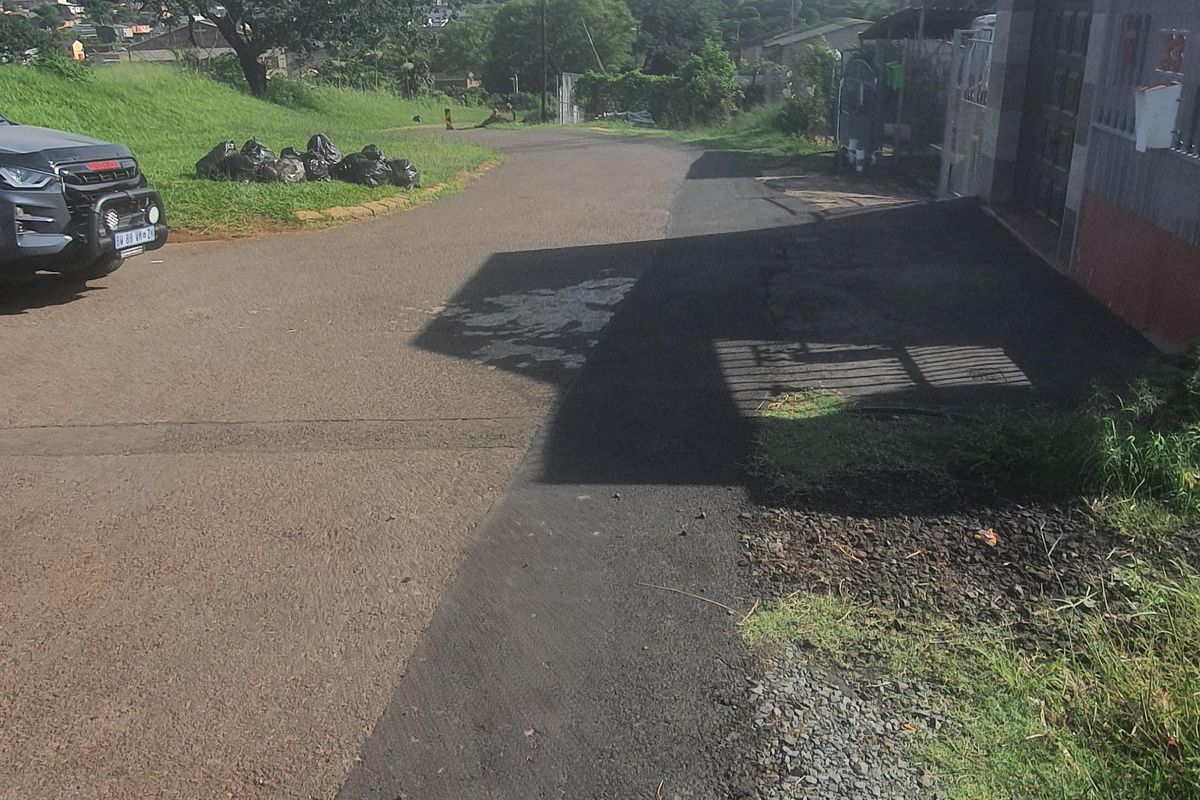 Three Bedroom Duplex Above Road Level and Spacious Yard in Greenbury For Sale - Photo 3