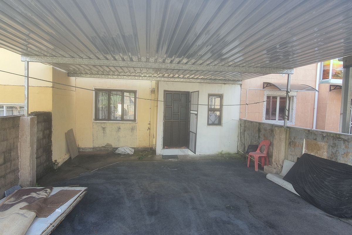 Three Bedroom Duplex Above Road Level and Spacious Yard in Greenbury For Sale - Photo 5