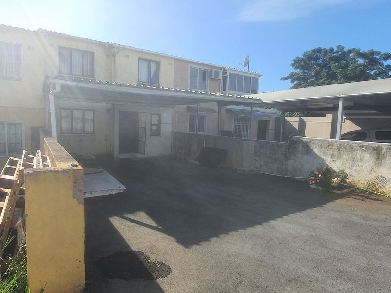 Three Bedroom Duplex Above Road Level and Spacious Yard in Greenbury For Sale - Photo 4