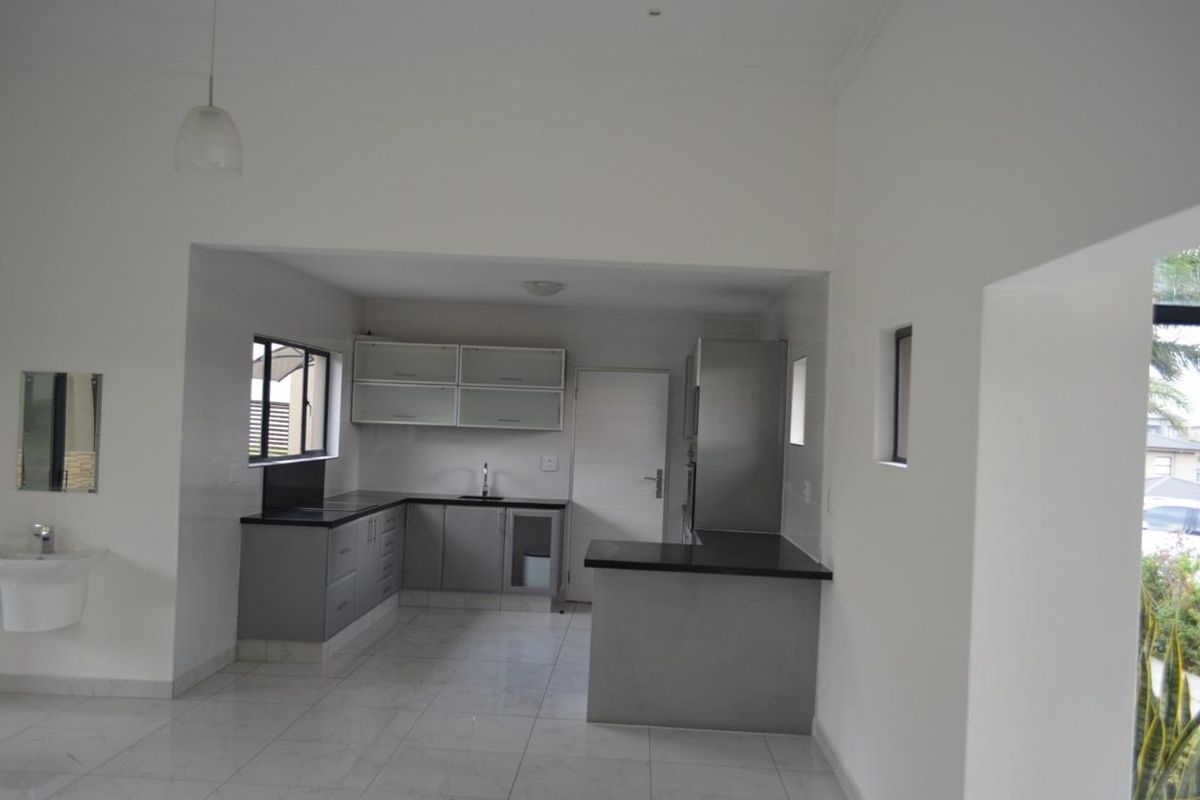Spacious 4-Bedroom House For Sale. - Photo 4