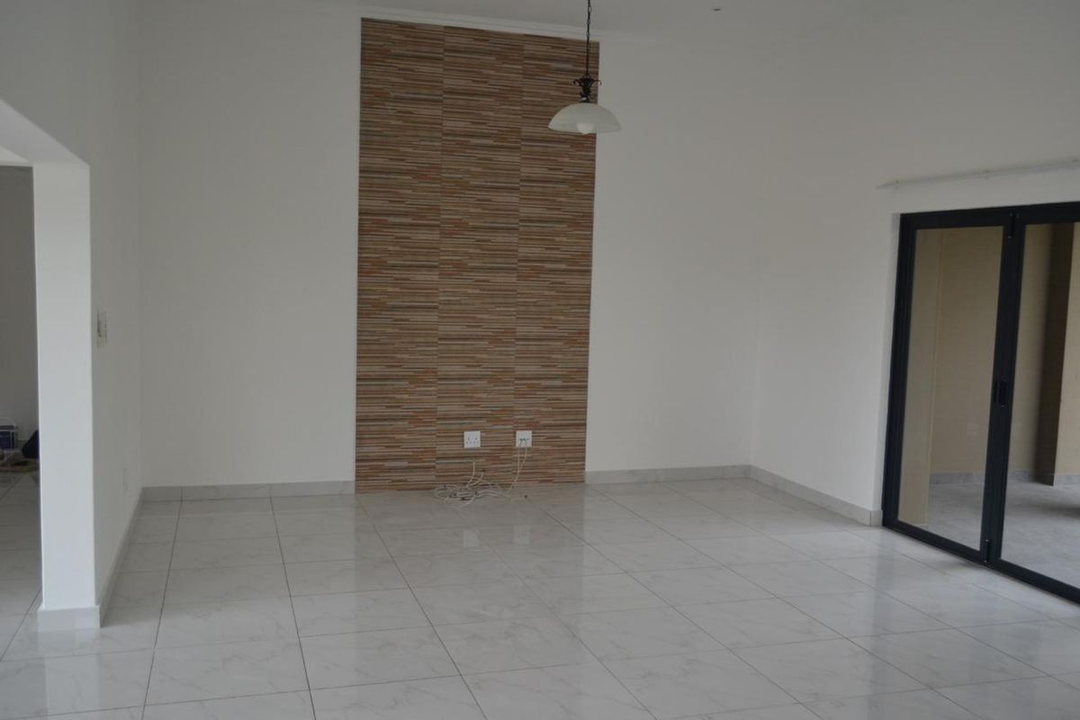 Spacious 4-Bedroom House For Sale. - Photo 2