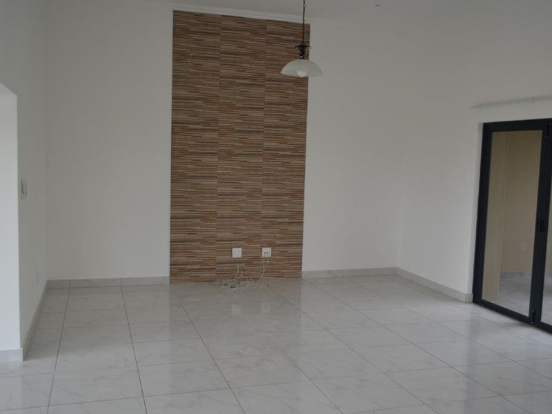 Spacious 4-Bedroom House For Sale. - Photo 2