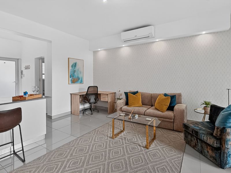 Renovated Apartment in a Quiet Green Point Pocket - Photo 5