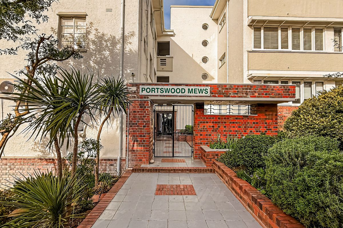 Renovated Apartment in a Quiet Green Point Pocket - Photo 2