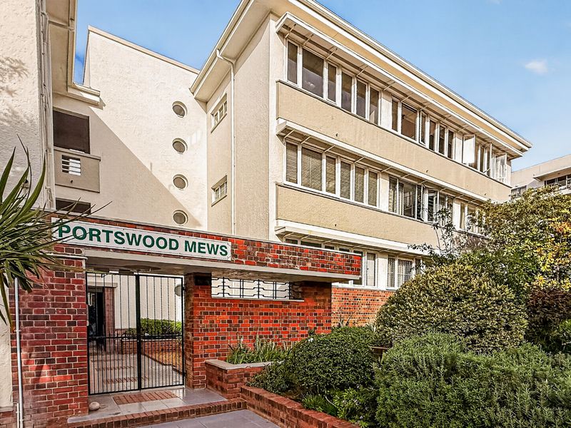 Renovated Apartment in a Quiet Green Point Pocket - Photo 1