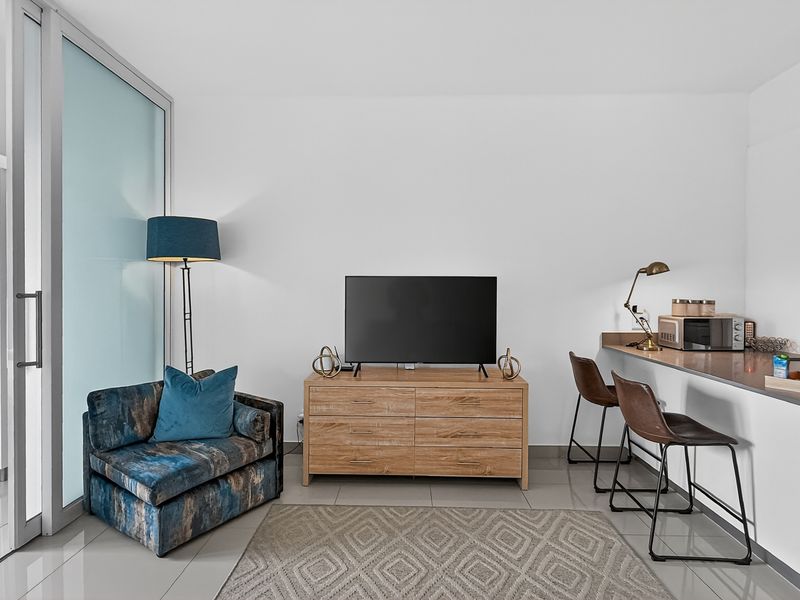 Renovated Apartment in a Quiet Green Point Pocket - Photo 7