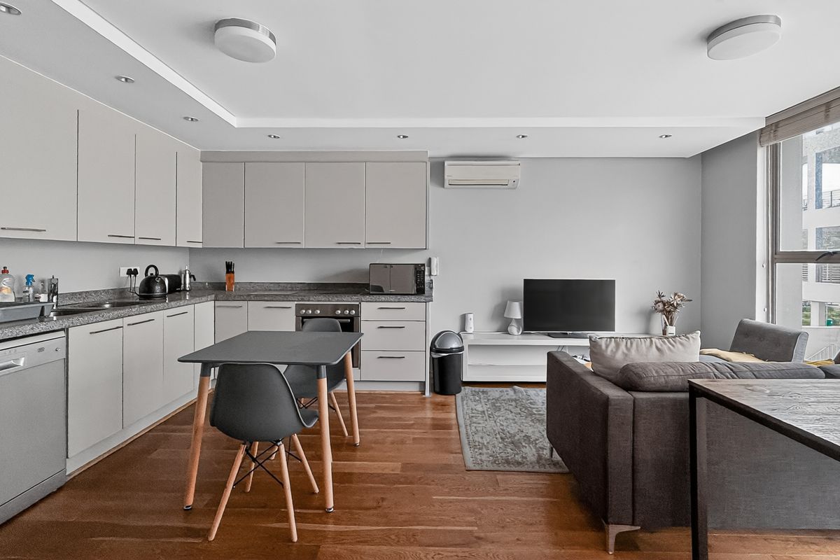 Modern Furnished Apartment with Rooftop Pool in Green Point - Photo 4