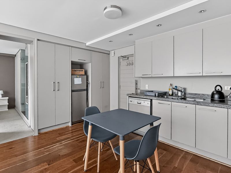 Modern Furnished Apartment with Rooftop Pool in Green Point - Photo 10