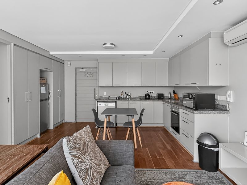Modern Furnished Apartment with Rooftop Pool in Green Point - Photo 8