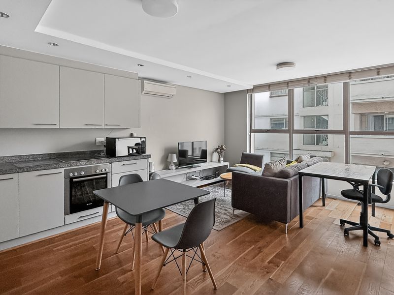 Modern Furnished Apartment with Rooftop Pool in Green Point - Photo 6