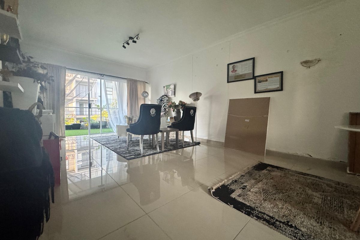 Spacious 2-Bedroom Apartment For Sale. - Photo 3