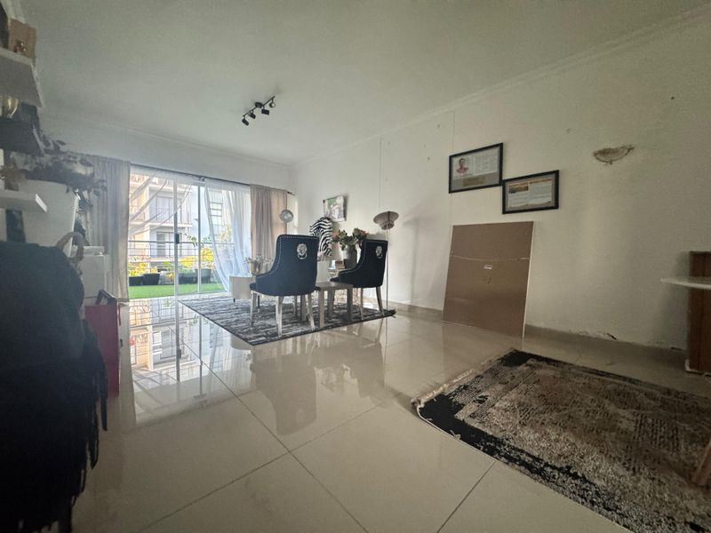 Spacious 2-Bedroom Apartment For Sale. - Photo 3