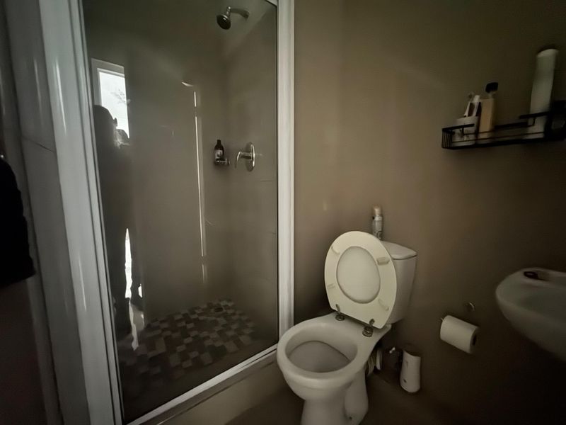 Spacious 2-Bedroom Apartment For Sale. - Photo 10
