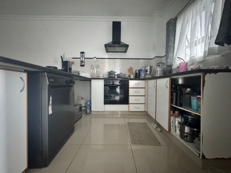 Spacious 2-Bedroom Apartment For Sale. - Photo 7