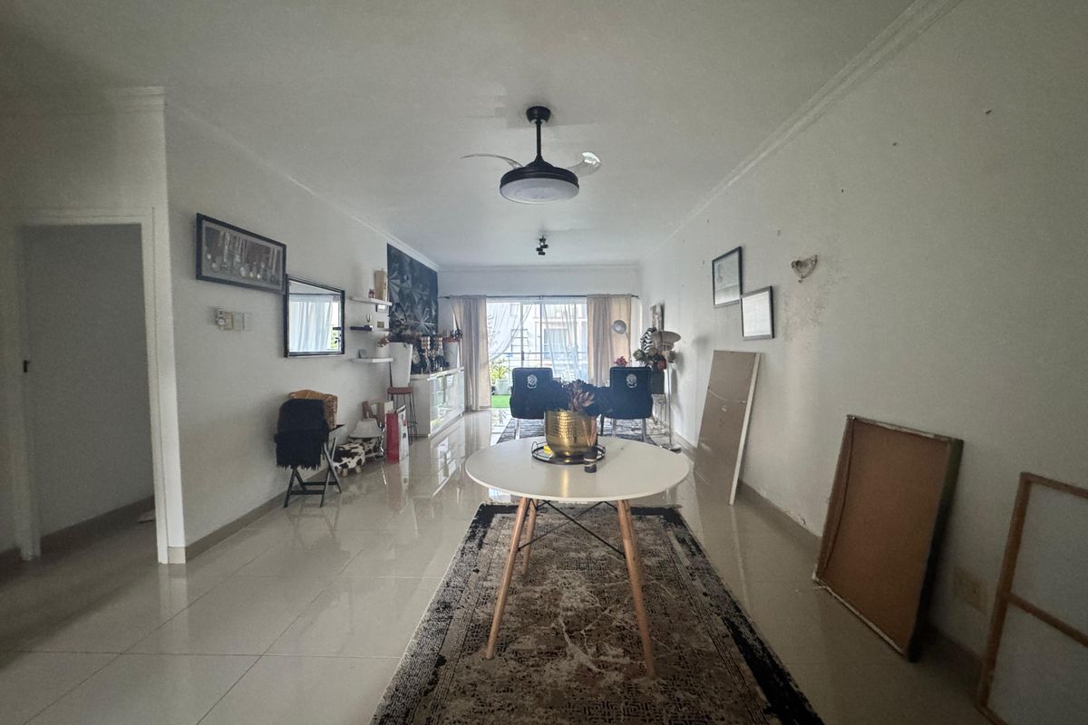Spacious 2-Bedroom Apartment For Sale. - Photo 2