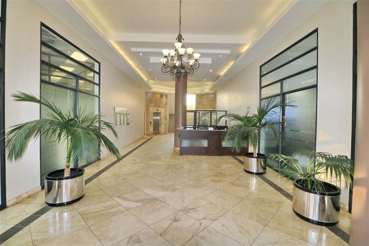 Prime  Property Presents A Stunning Two Bedroom Apartment Situated In Umhlanga Ridge Furnished - Photo 2