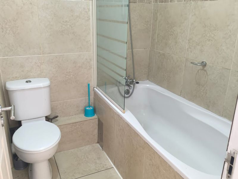 Prime  Property Presents A Stunning Two Bedroom Apartment Situated In Umhlanga Ridge Furnished - Photo 8